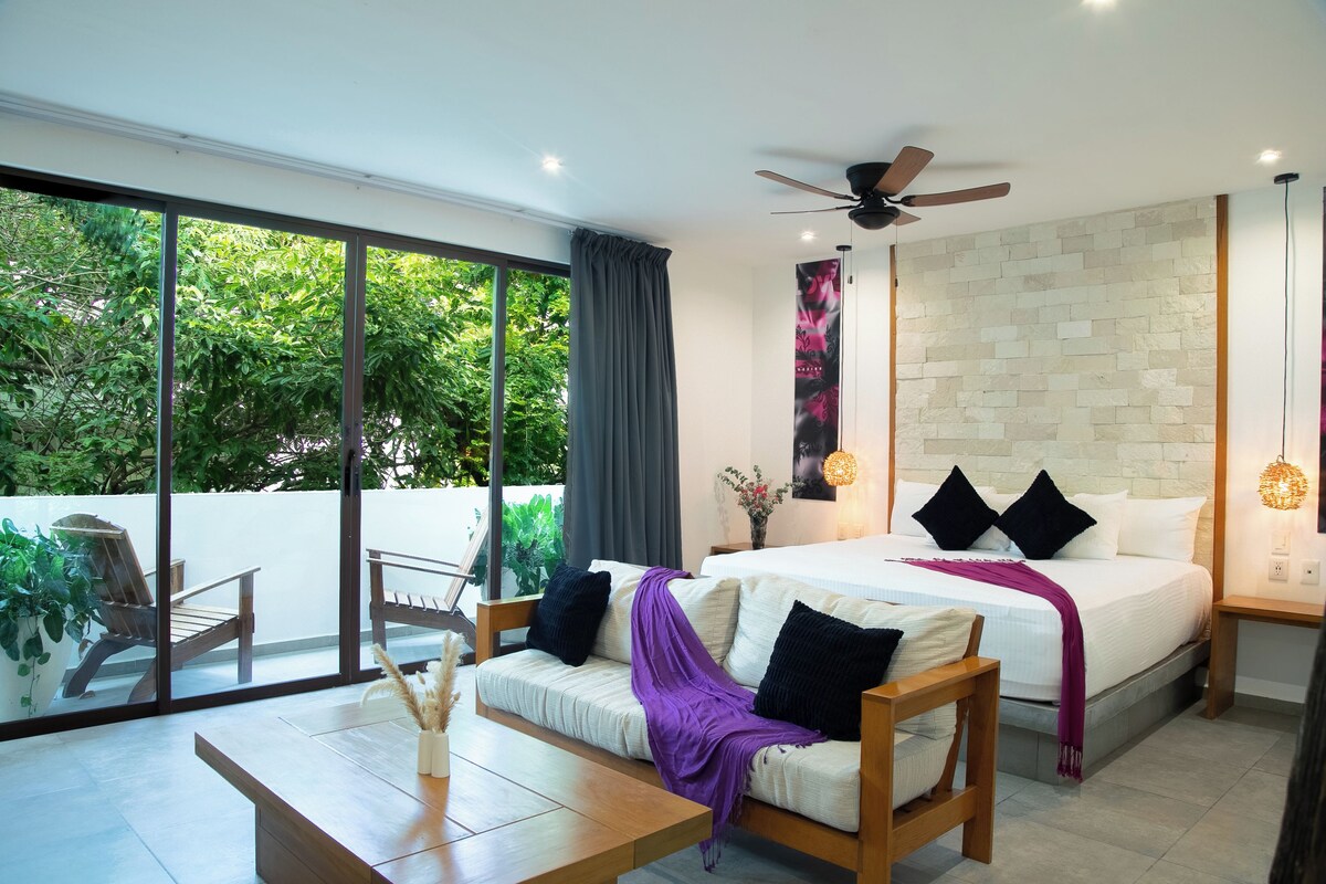 Presidential Room | Down comforters, in-room safe, laptop workspace, blackout drapes
