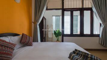 Family Studio Suite, 2 Double Beds | Minibar, in-room safe, desk, WiFi (free)