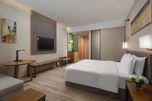 Standard Room | Premium bedding, minibar, in-room safe, blackout drapes - Holiday Inn Chengdu Airport by IHG (Chengdu)