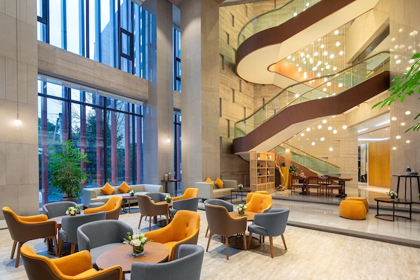 Bar (on property) - Holiday Inn Chengdu Airport by IHG (Chengdu)
