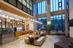 Lobby lounge - Holiday Inn Chengdu Airport by IHG (Chengdu)