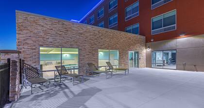 Holiday Inn Express & Suites Parsons by IHG