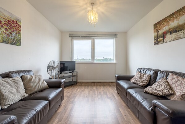 公寓, 2 間臥室 | 起居區 | 40-吋 LCD 液晶電視、數位頻道、電視