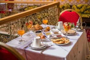 فطور كامل مجانًا يوميًا