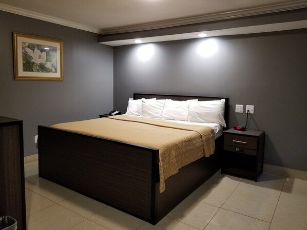 Standard Room, 1 King Bed