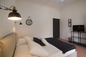 Deluxe-dobbeltværelse - balkon | Allergivenligt sengetøj, skrivebord, arbejdsområde til bærbare computere