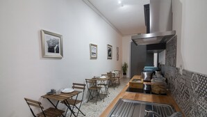 Dining - The Burrow City Rooms - Homestay (Pieta)