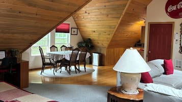 1 slaapkamer, een bureau, een strijkplank/strijkijzer, wifi