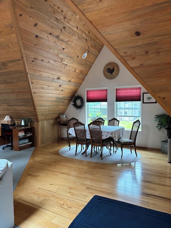 Dining. Hockinson Carriage House - You Won't Want to Leave
