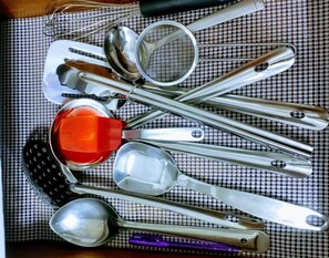 Kylpyamme, hiustenkuivaaja, pyyhkeet, saippua