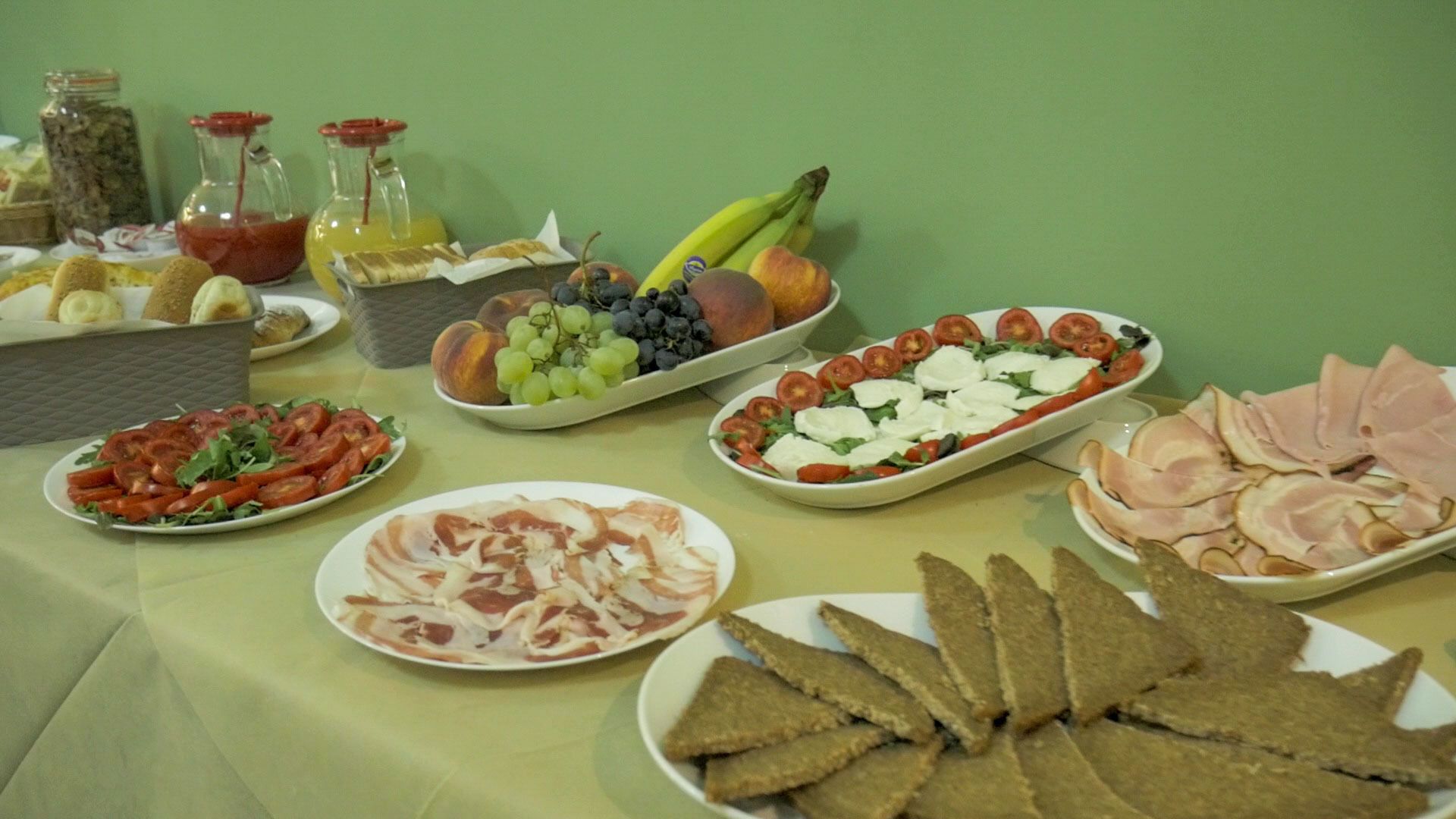 Petit déjeuner continental (5 EUR par personne)