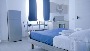 Estudio (up to 3 people) | Cortinas blackout, wifi gratis y ropa de cama 