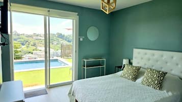 Signature Apartment, 4 Bedrooms, Sea View | Individually decorated, individually furnished, blackout drapes