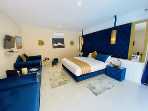 suite Deluxe L'Impériale piscine privée | Sábanas de algodón egipcio y ropa de cama de alta calidad