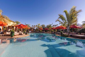 Outdoor pool, open 9:00 AM to 7:30 PM, pool umbrellas, pool loungers - Eden Lodges & Spa -Boutique Hôtel de Luxe (Marrakech)