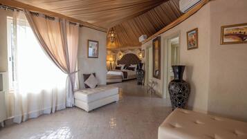 Lodge La Royale | Egyptian cotton sheets, premium bedding, down comforters