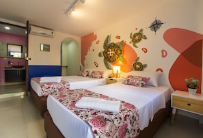 Habitación triple Confort | Wifi gratis y ropa de cama 