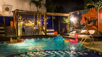 Kolam renang outdoor