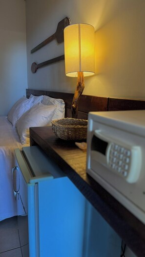 Standard Double Room | Minibar, in-room safe, individually decorated, individually furnished - Pousada Alto da Floresta Noronha by Alto da Ilha (Fernando de Noronha)