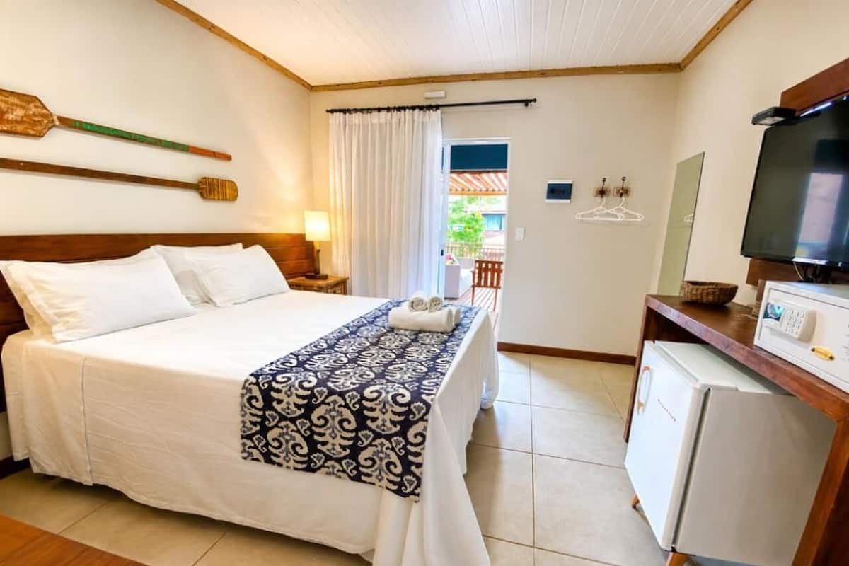 Minibar, in-room safe, blackout curtains, free WiFi