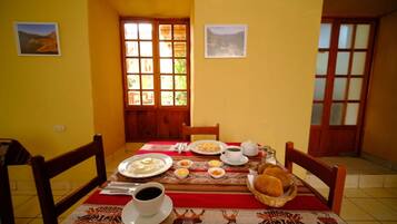 فطور إنجليزي مجانًا يوميًا