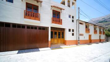 المنشأة من الخارج