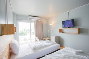 1 bedroom, desk, iron/ironing board, WiFi