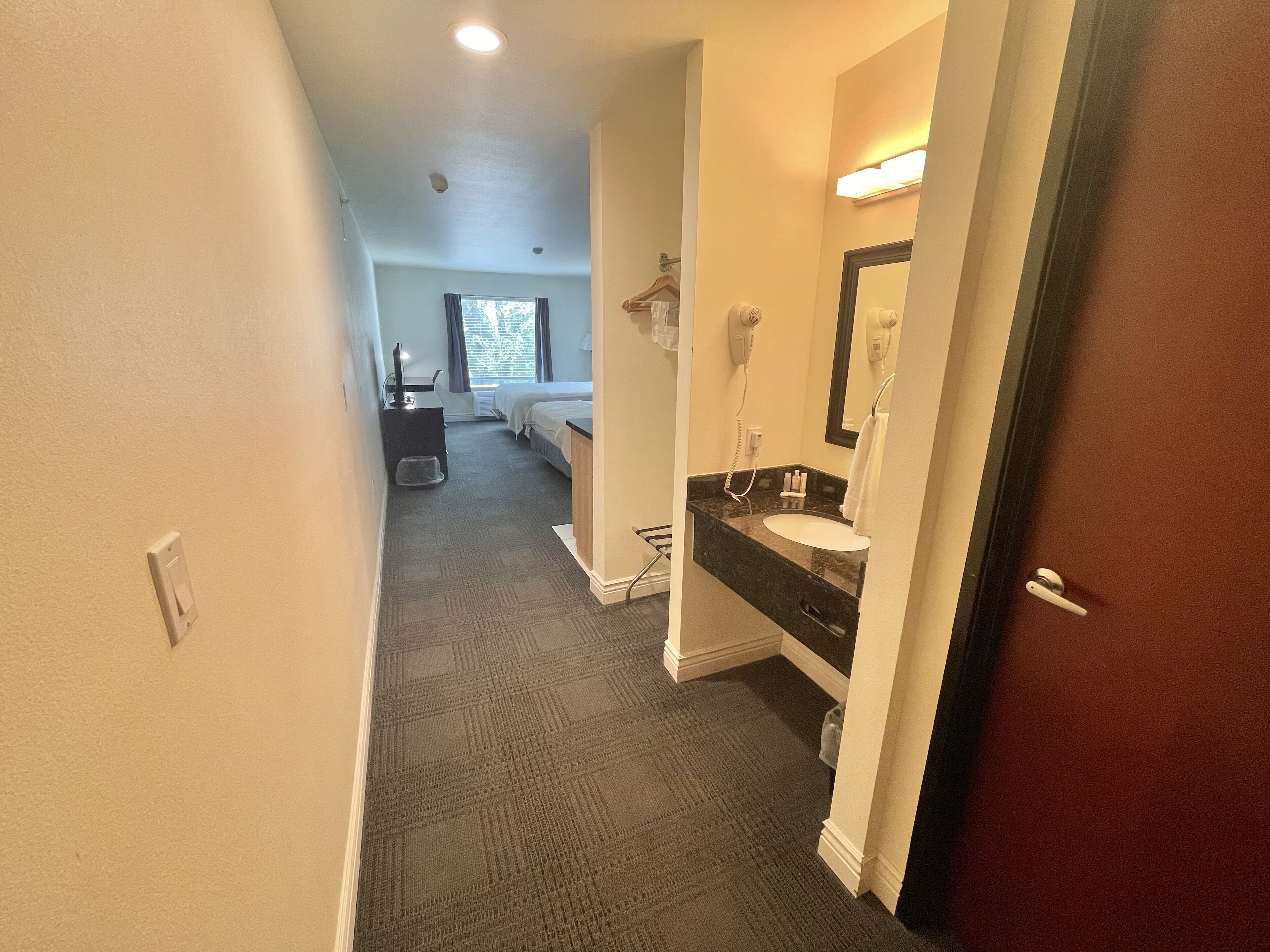 standard room, 2 queen beds, non smoking, kitchenette | individually decorated, individually furnished, desk, laptop workspace