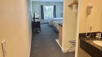 Quarto standard, 2 camas Queen, para não fumantes, cozinha americana | Individualmente decorados, individualmente mobiliados, escrivaninha