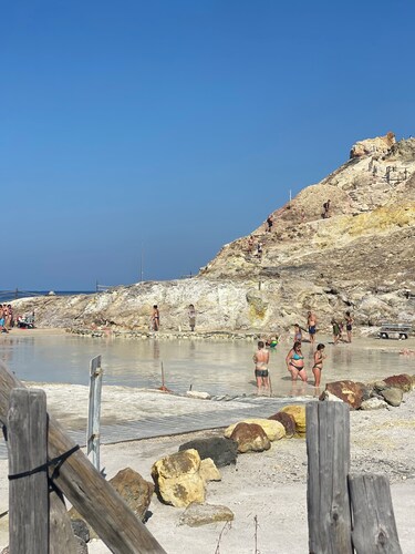 THE BLACK SANDS HOLIDAY HOUSE ist eine Zweizimmerwohnung inmitten der 2 Strände von Vulcano