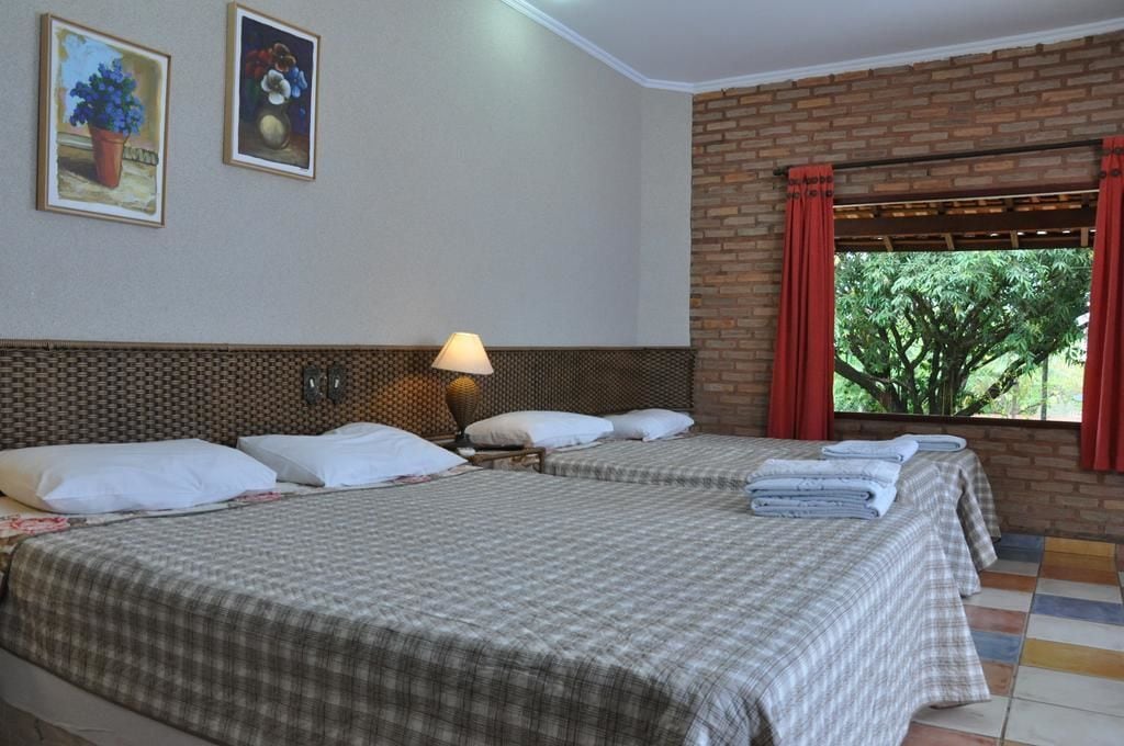 Quarto quádruplo superior | Frigobar, cofres nos quartos, escrivaninha, Wi-Fi de cortesia