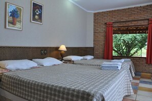 スーペリア 4 人部屋 | ミニバー、セーフティボックス (室内)、デスク、WiFi (無料)