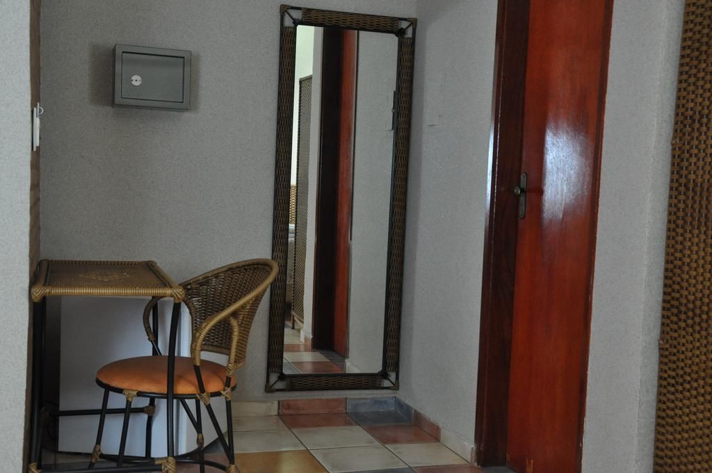 Minibar, in-room safe, desk, free WiFi