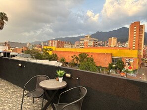 Outdoor dining - Furnished studio apartment with patio galerias chapinero super located in... (Chapinero)