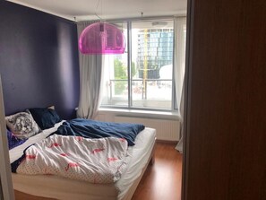 1 habitación, insonorización, tabla de planchar con plancha y wifi 