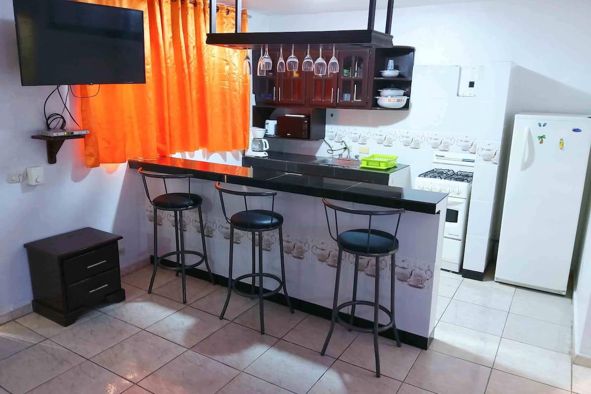 fridge, microwave, griddle, freezer