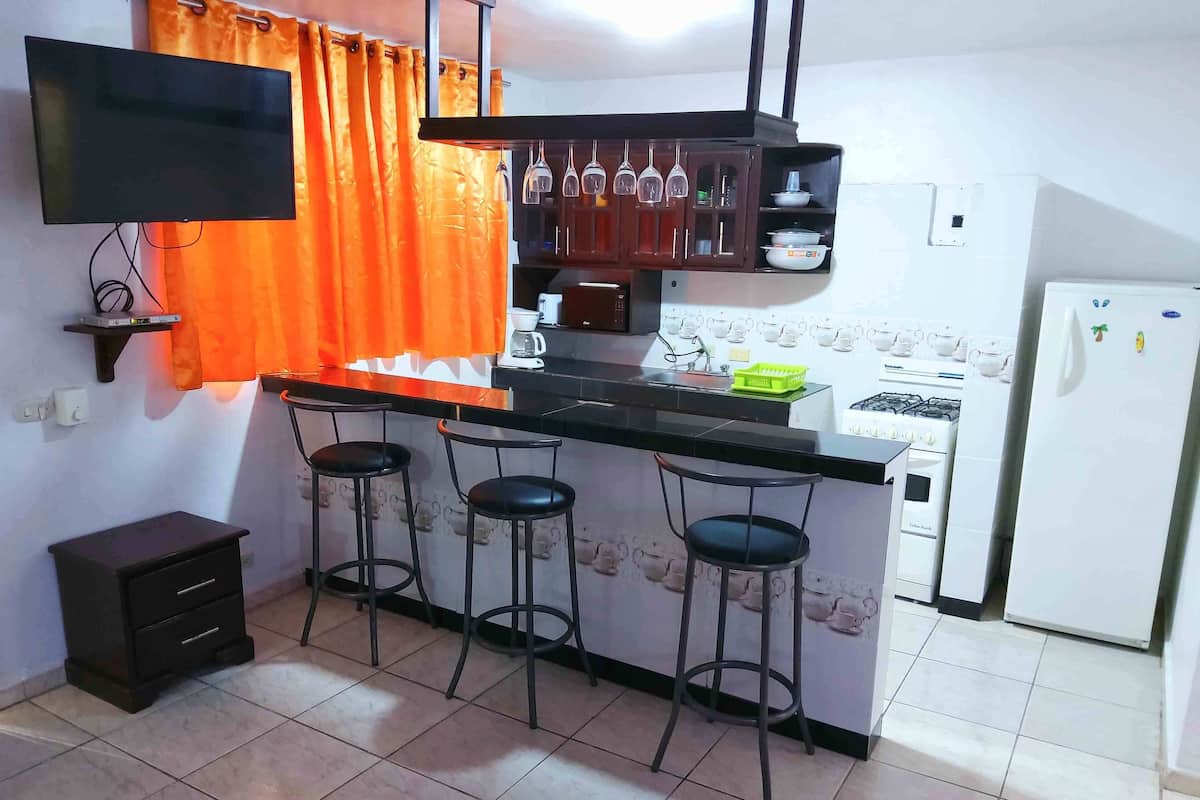 Kühlschrank, Mikrowelle, Grillplatte, Gefrierschrank