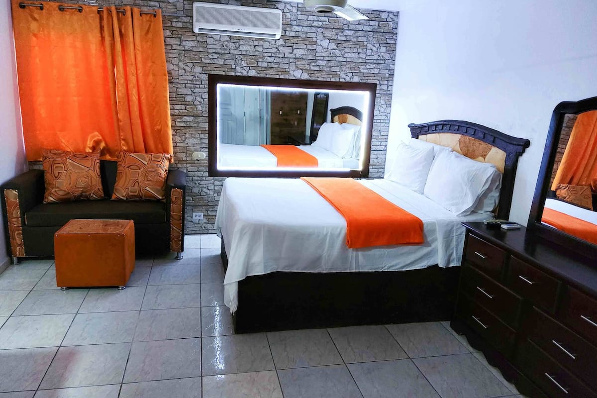 1 bedroom, premium bedding, in-room safe, desk