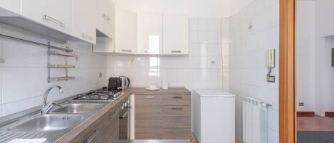 オーブン、コンロ、製氷機