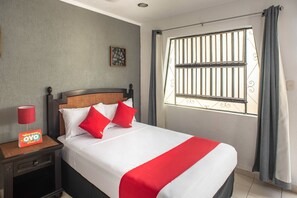 Quarto standard | Ferros/tábuas de passar roupa, Wi-Fi de cortesia, roupa de cama