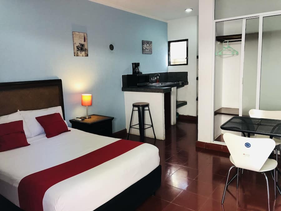 Quarto standard | Ferros/tábuas de passar roupa, Wi-Fi de cortesia, roupa de cama