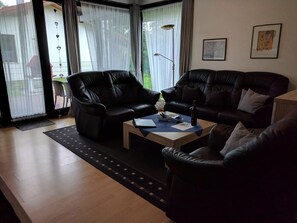 Interior - Beautiful holiday home with barbecue, terrace and garden (Eckwarderhörne)