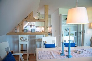 Dining - Apartment Lieschenhüs with Schleiblick, sea view on the 1st floor with two bedrooms. Ideal for families and couples with pets! (Kappeln)