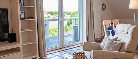 Télévision, livres, chaîne hi-fi