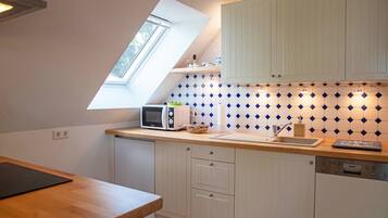 Kühlschrank, Mikrowelle, Ofen, Geschirrspüler