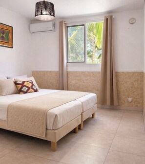 4 bedrooms, desk, travel crib, WiFi