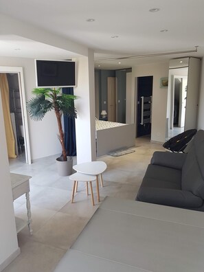 1 chambre, fer et planche à repasser, Wi-Fi, draps fournis