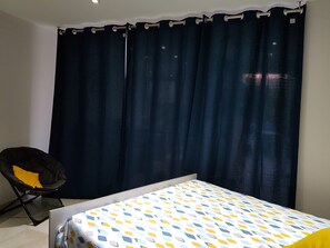 1 chambre, fer et planche à repasser, Wi-Fi, draps fournis