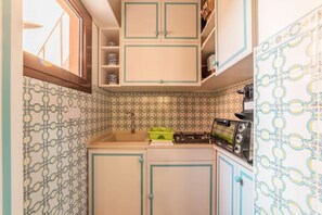 Ugn, spishäll och ismaskin