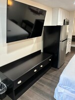 基础单人房 | 特色装修、 特色家居、办公桌、笔记本电脑工作区